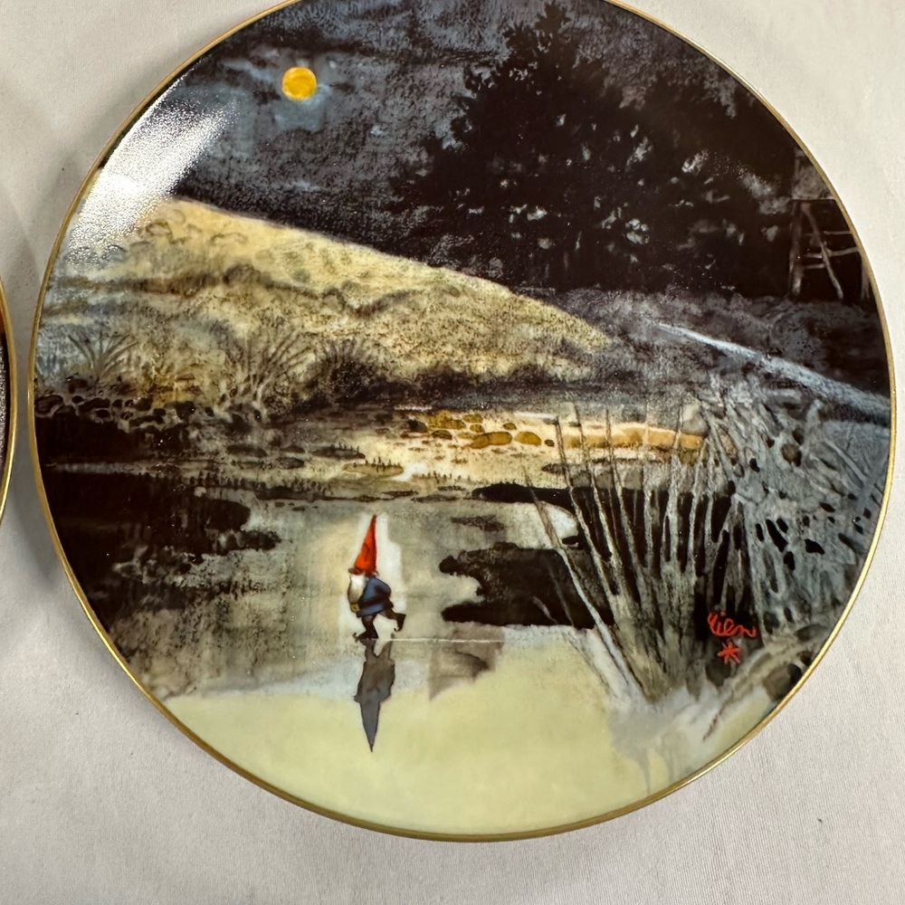 Vintage Rien Poortvliet “Gnomes Four Seasons” Collectible Plates (set of 4) - Picture 5 of 10